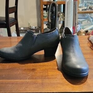 Natural Soul Grey Mules Sleek Minimalist Design